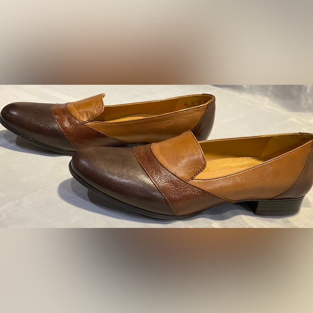 “Naturalizer” 3 Tone Brown Leather Loafers-Size 9M